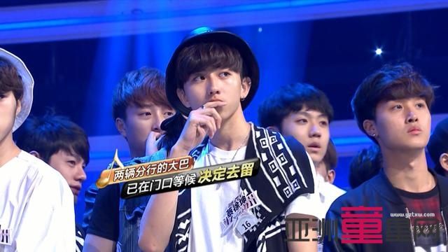 TFboys遗珠蔡徐坤因学业退出 遭何洁质问